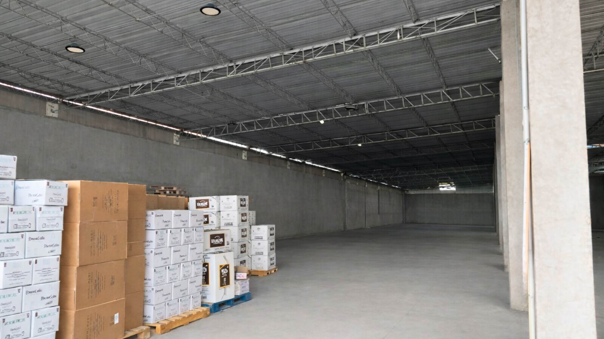 almacén 766.5 m²