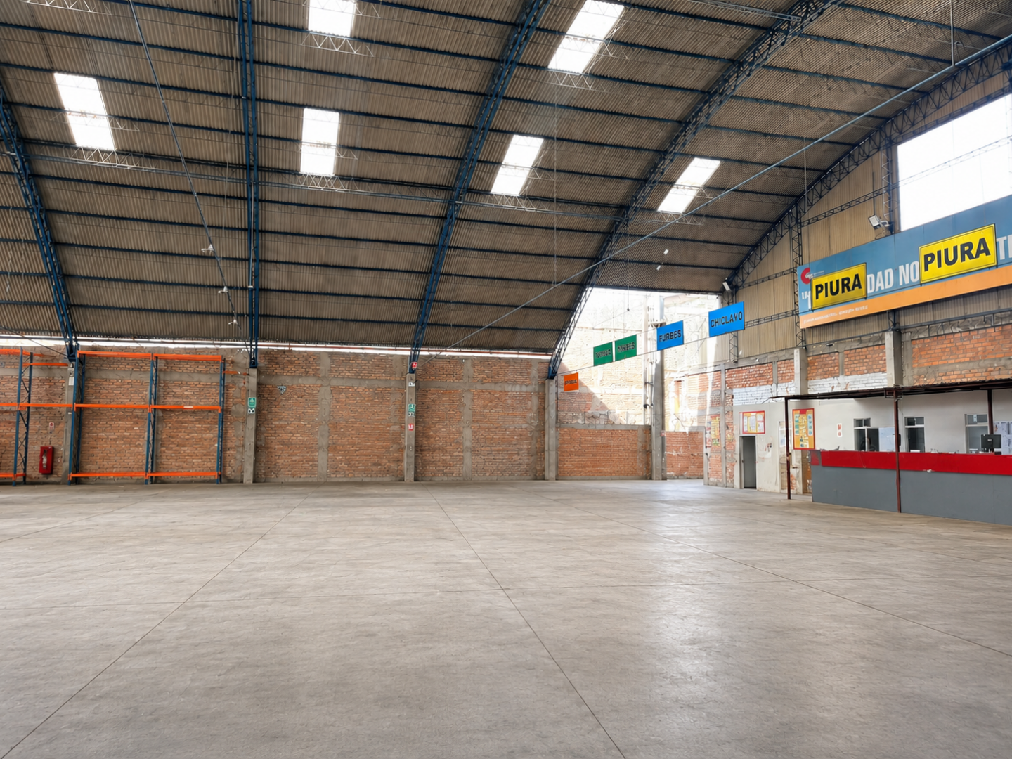almacén 1,000 m2